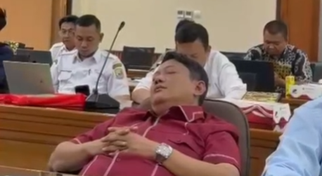 Pules Banget! Dirut Perumda Tirta Patriot Tertidur Saat Rapat DPRD Bekasi