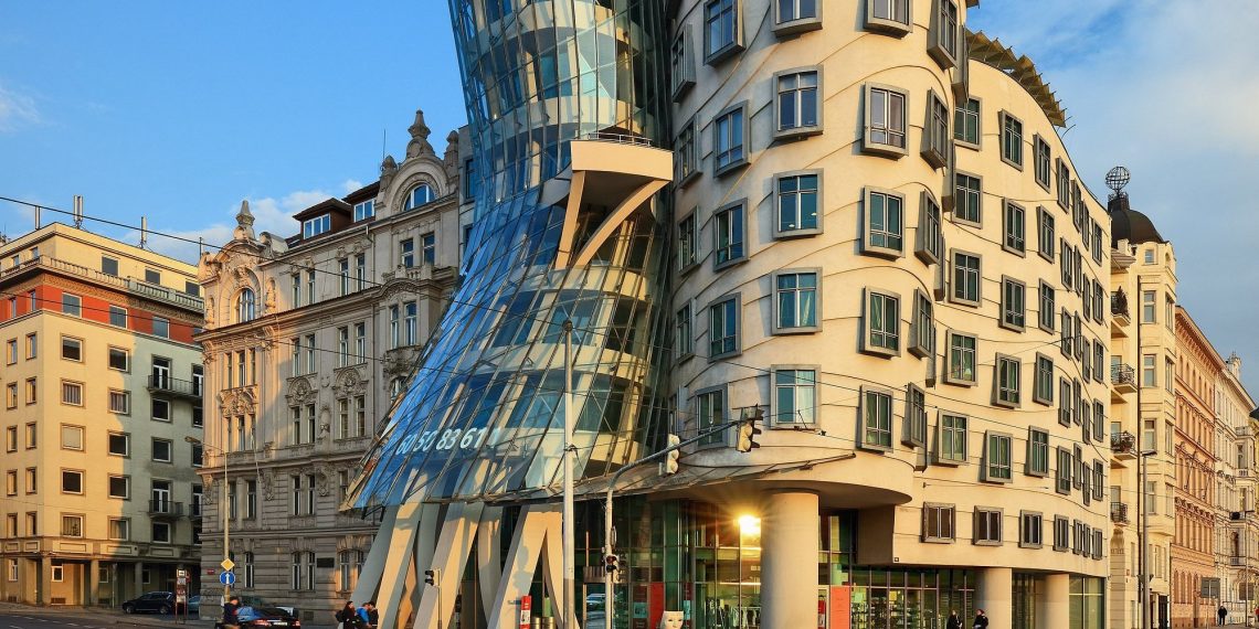 Bangunan Miring Dancing House Sekarang Jadi Ciri Khas Baru Kota Praha