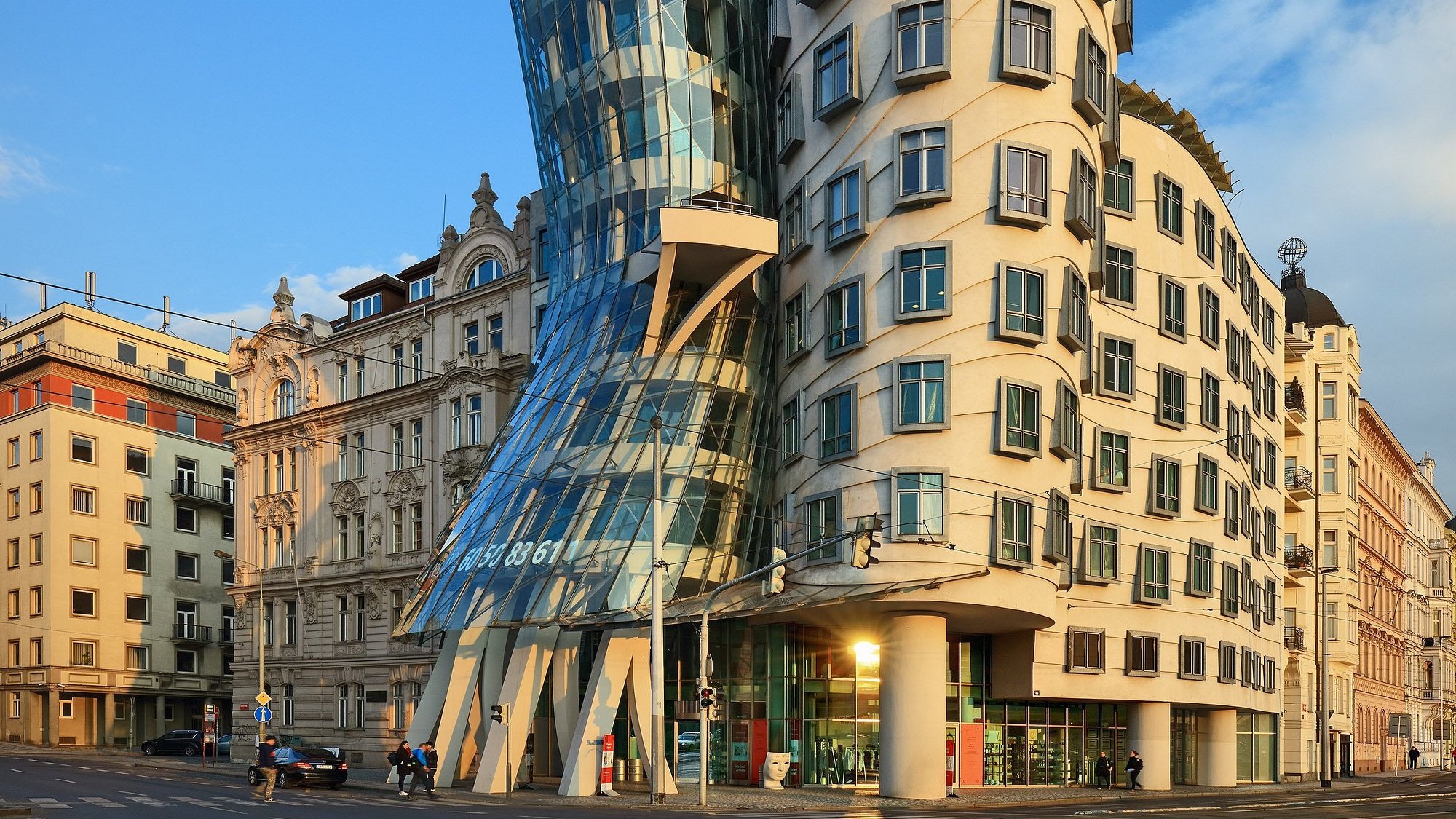 Bangunan Miring Dancing House Sekarang Jadi Ciri Khas Baru Kota Praha