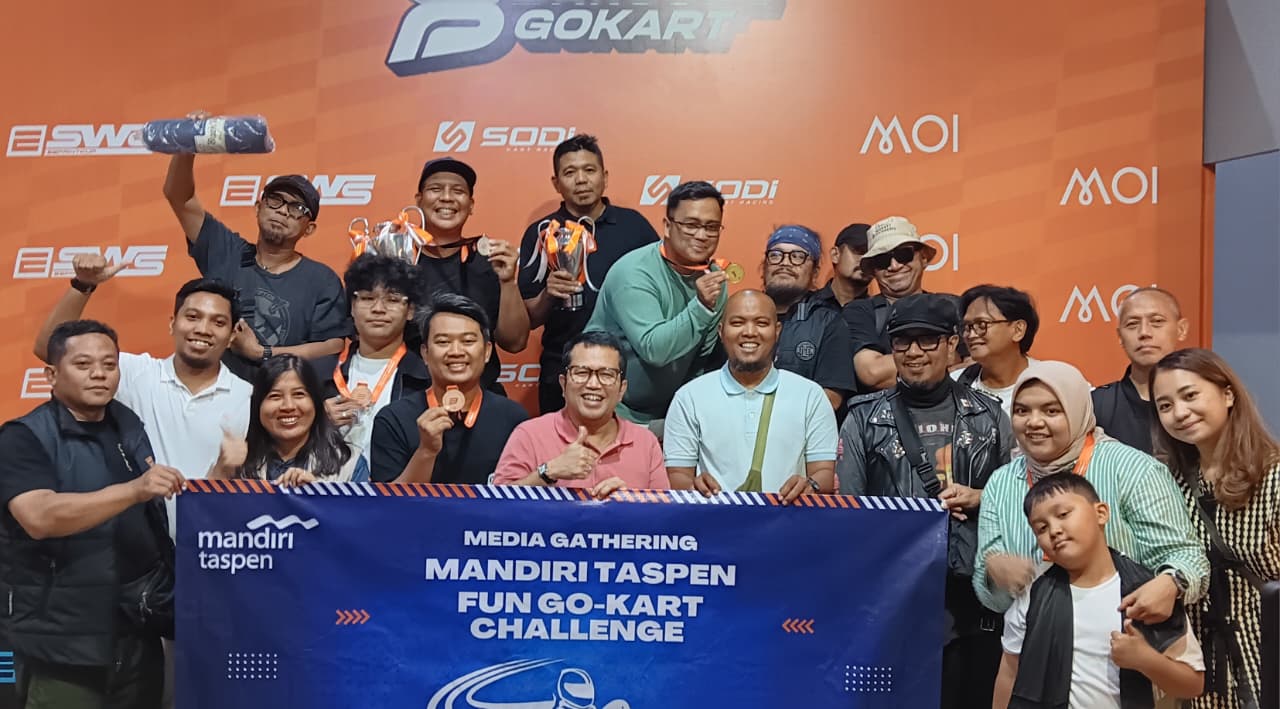 Seru! Bank Mantap dan Jurnalis Adu Cepat di Lintasan Gokart