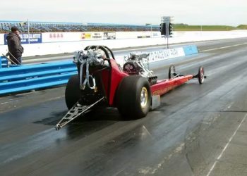 Kenapa Aspal Trek Drag Dibikin Lengket? Ini Penjelasan Singkatnya