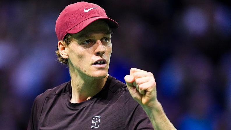 Sinner Hancurkan Zverev, Melaju Ke Final Paris Masters Lawan Auger-Aliassime