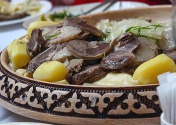 Beshbarmak, Sajian Tradisi yang Jadi Simbol Kehormatan di Kazakhstan