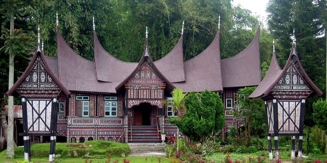 Mengenal Rumah Gadang, Simbol Kebudayaan Minangkabau dari Tanah Sumatera