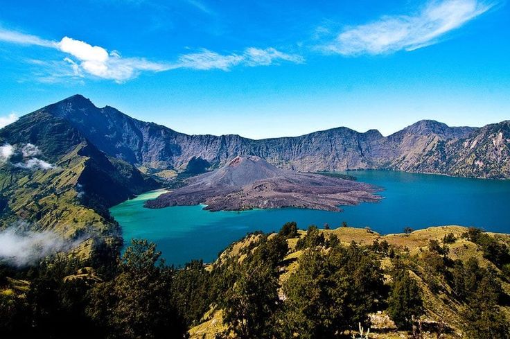 BTN Gunung Rinjani Tutup Total Jalur Pendakian Awal 2026 karena Ancaman Cuaca Ekstrem