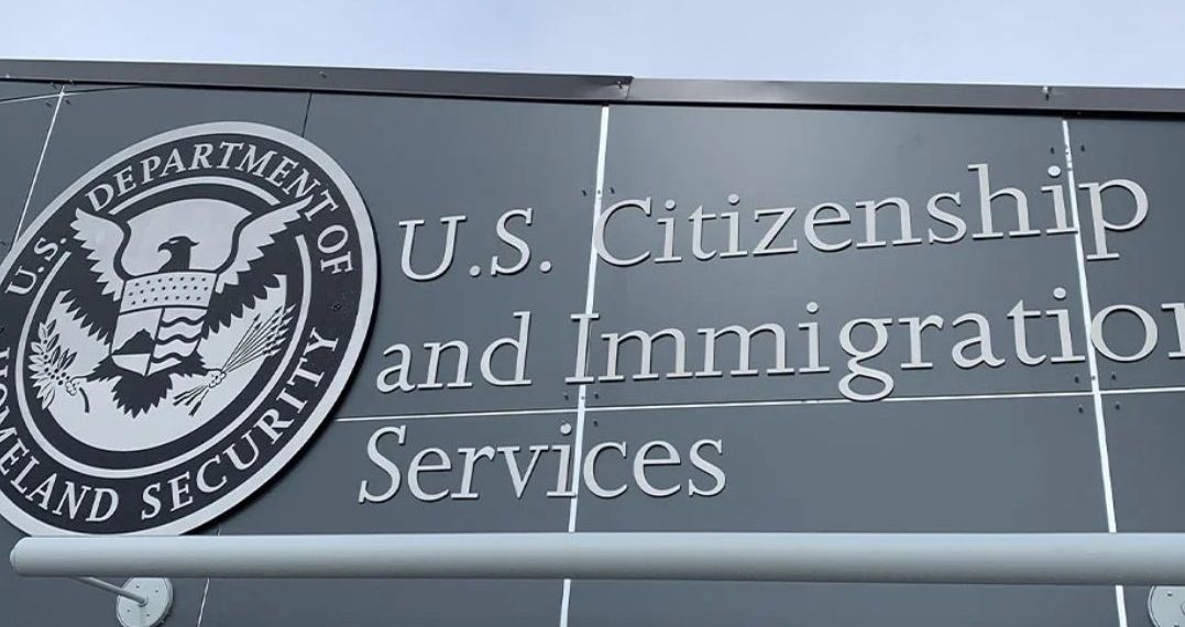 AS Akan Tinjau Ulang Semua Green Card yang Diberikan ke Warga