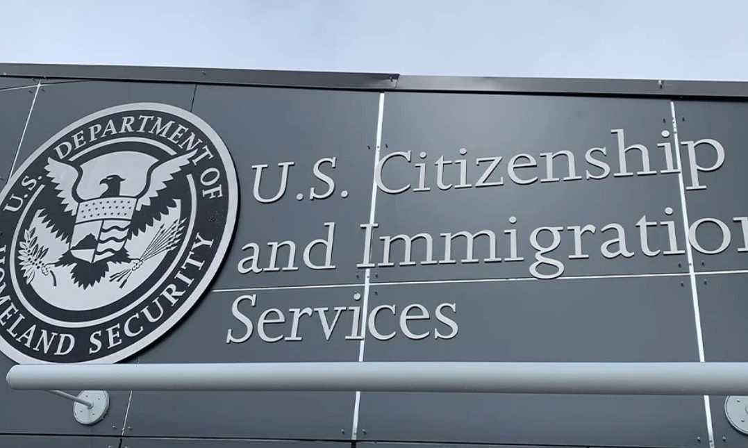 AS Akan Tinjau Ulang Semua Green Card yang Diberikan ke Warga