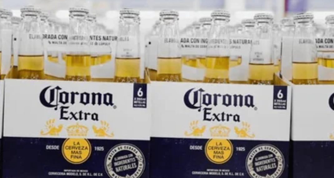 Modelo dan Corona Jadi Korban Tak Terduga dari Penindakan Imigrasi Trump