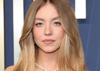 Pilihan Busana Sydney Sweeney Picu Perdebatan Publik