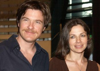 Jason Bateman Membuat Komentar Langka Tentang Hubungannya Dengan Sang Kakak Justine Bateman
