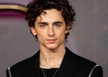 Timothée Chalamet Enggan Konfirmasi Rumor Dirinya Rapper Misterius EsDeeKid