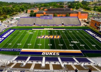 Bagaimana Sekolah Kecil Di Pegunungan Virginia Perlahan Menjadi Penantang Tak Terduga Gelar Nasional Sepak Bola Perguruan Tinggi