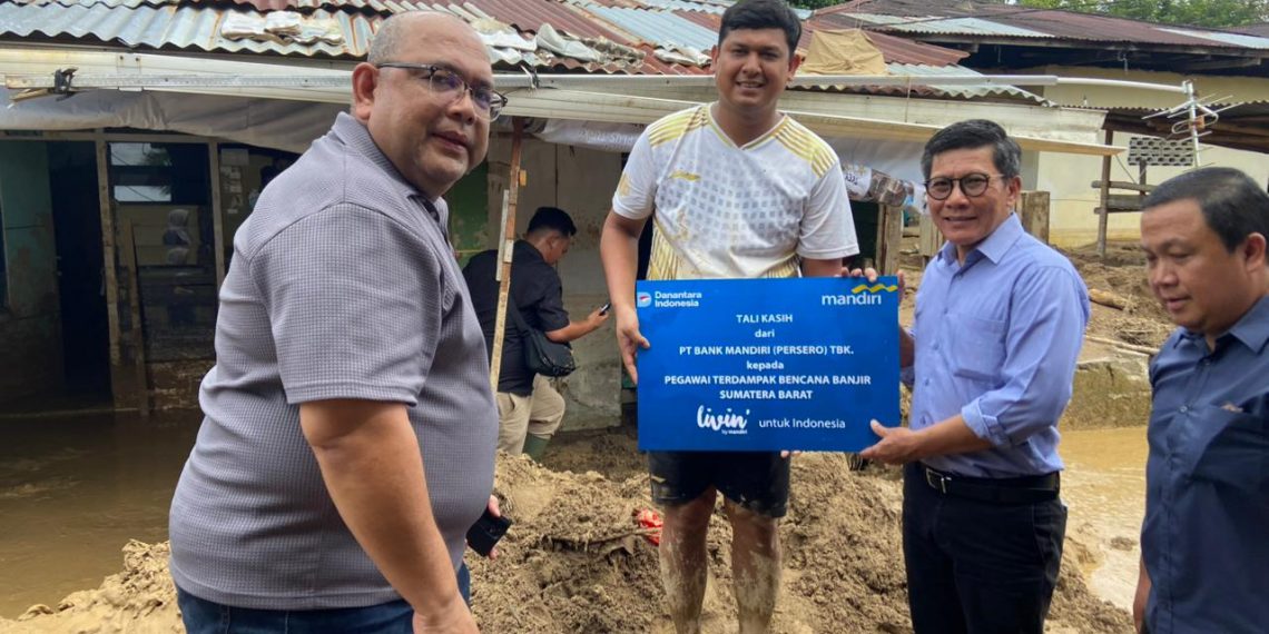 Bank Mandiri Percepat Penyaluran 67.000 Paket Bantuan untuk Warga Terdampak Bencana di Sumatera.