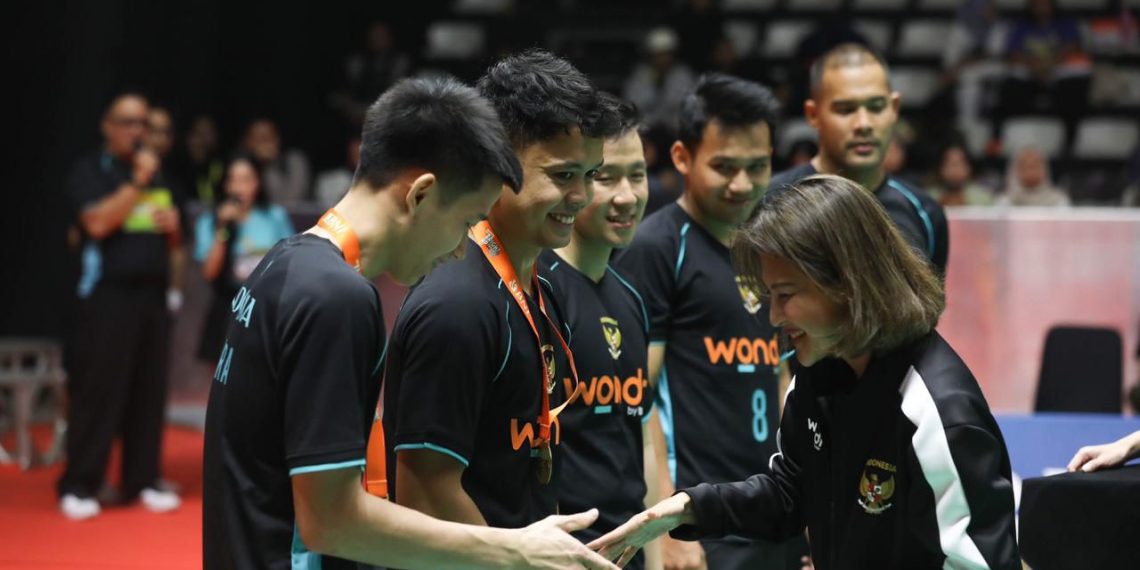 Jojo–Ginting Ajak Penonton Tanding Bareng Bulu Tangkis di wondr BrightUp Cup 2025