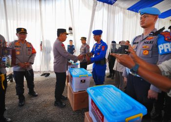Kapolri Salurkan Bantuan Kemanusiaan bagi Personel Polri Terdampak Bencana di Sumatera Barat