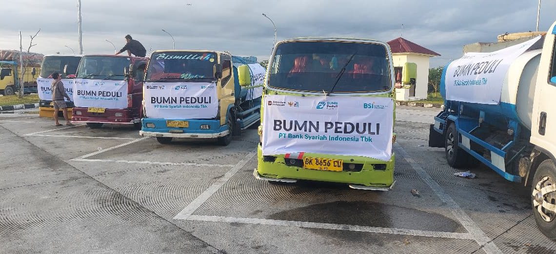 BSI Kirim 25 Tangki Air Bersih untuk Warga Terdampak Bencana di Aceh