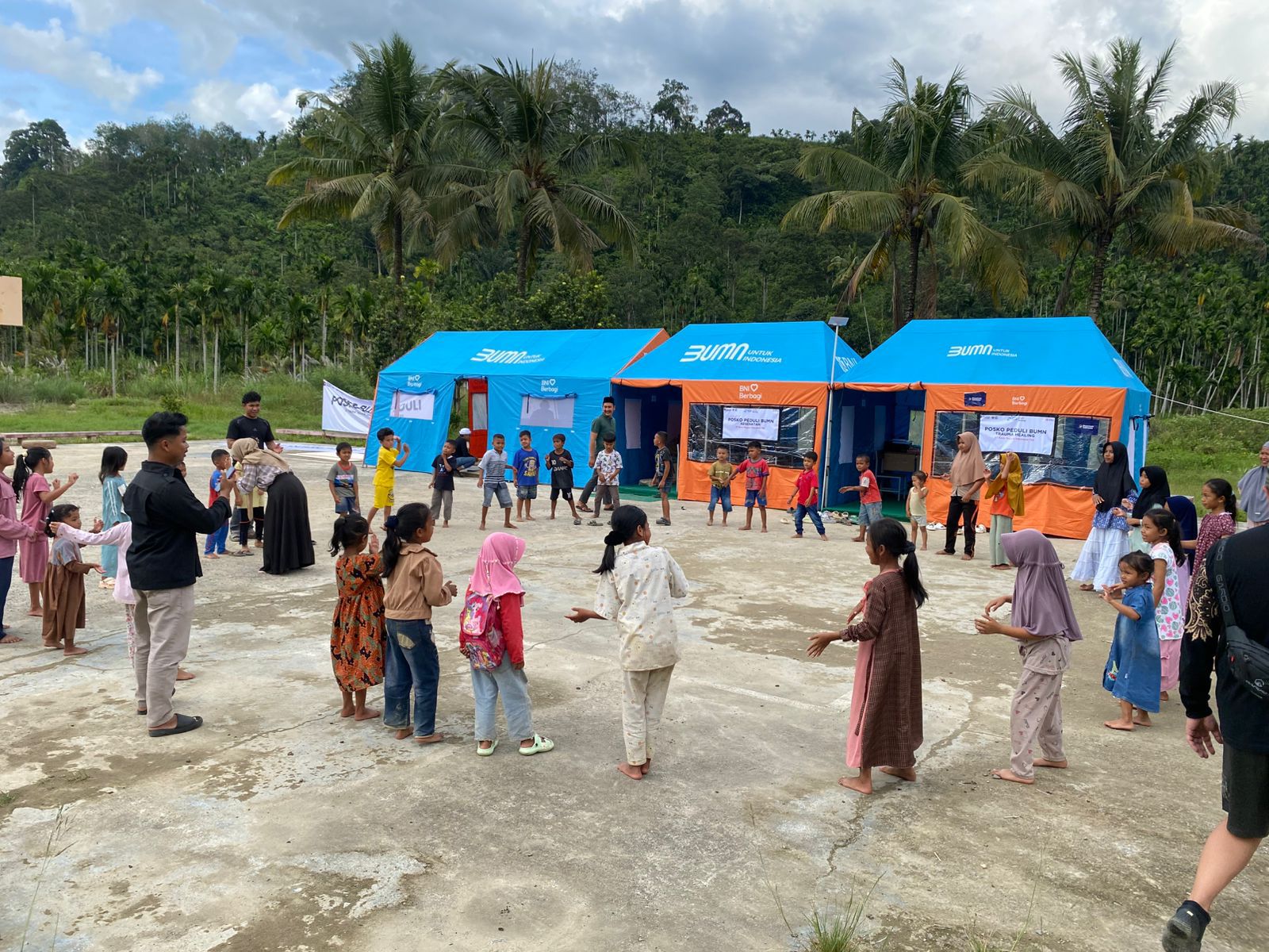 BNI Salurkan Bantuan Kemanusiaan ke Aceh, Dari Seragam Sekolah hingga Dukungan Trauma Healing