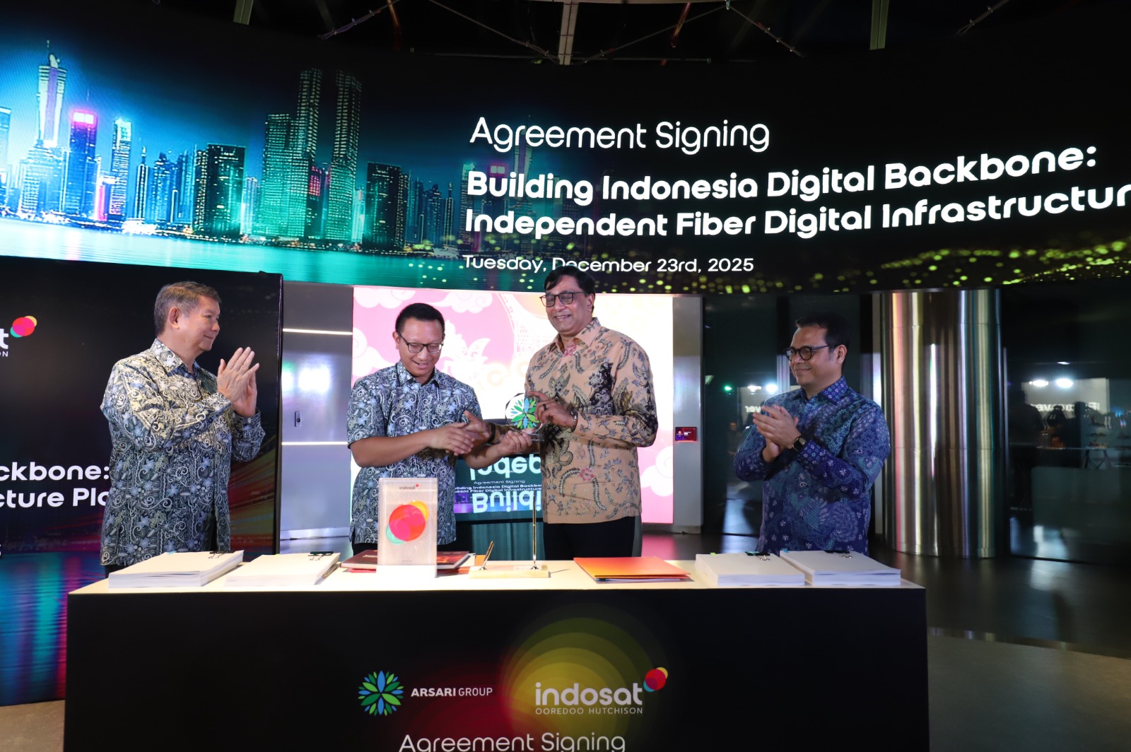 Indosat Gandeng Arsari dan Northstar Bangun Platform Serat Optik Independen untuk Perkuat Infrastruktur Digital Nasional