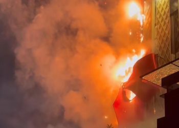 Billboard Natal di Sarinah Terbakar, Diduga Akibat Gangguan Listrik