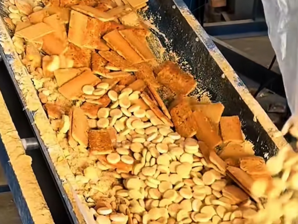 Makanan Kedaluwarsa Kini Diolah Ulang Menjadi Pakan Hewan