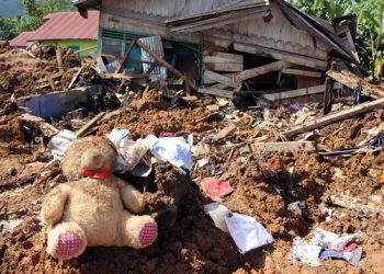 Bertaruh Nyawa, Arman Zebua Evakuasi 52 Warga dari Bencana Tapanuli