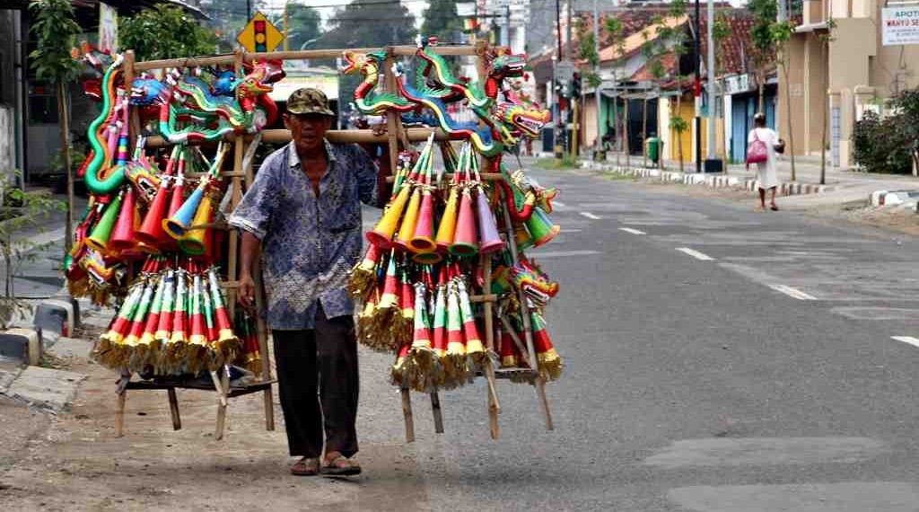Penjualan Terompet Jelang Tahun Baru di Jakarta Tak Seramai Dulu