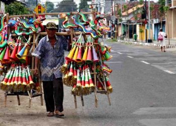 Penjualan Terompet Jelang Tahun Baru di Jakarta Tak Seramai Dulu