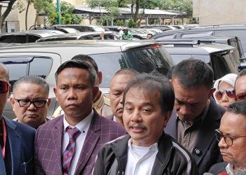 Roy Suryo Sebut Dua Aparat Hadir Saat Eggi Sudjana dan Damai Hari Lubis Bertemu Jokowi
