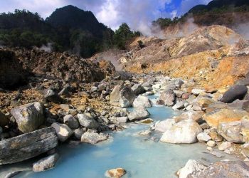 Kawah Ratu, Wajah Liar Gunung Salak yang Menyihir Wisatawan Akhir Pekan