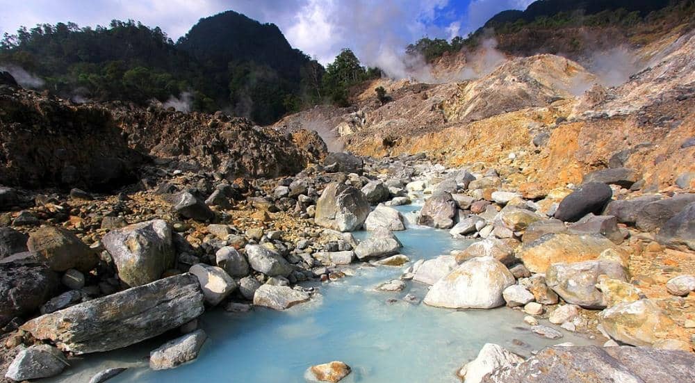 Kawah Ratu, Wajah Liar Gunung Salak yang Menyihir Wisatawan Akhir Pekan