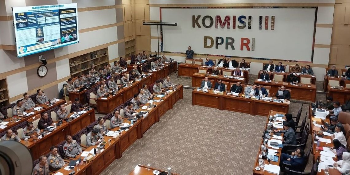 Kapolri Hadirkan Seluruh Kapolda dalam Rapat Komisi III DPR, Fokus Bahas Reformasi Polri