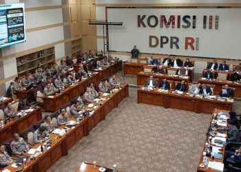Kapolri Hadirkan Seluruh Kapolda dalam Rapat Komisi III DPR, Fokus Bahas Reformasi Polri