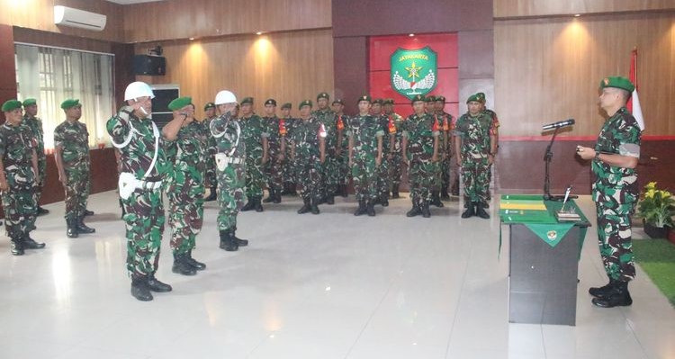 TNI AD Tahan Serda Heri Usai Tuduh Pedagang Es Gabus Gunakan Spons