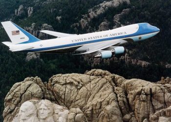 Masalah Kelistrikan Yang Membuat Pesawat Trump Putar Balik Picu Sorotan Soal Usia Air Force One