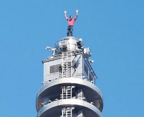 Alex Honnold Taklukkan Salah Satu Gedung Tertinggi Di Dunia Tanpa Pengaman