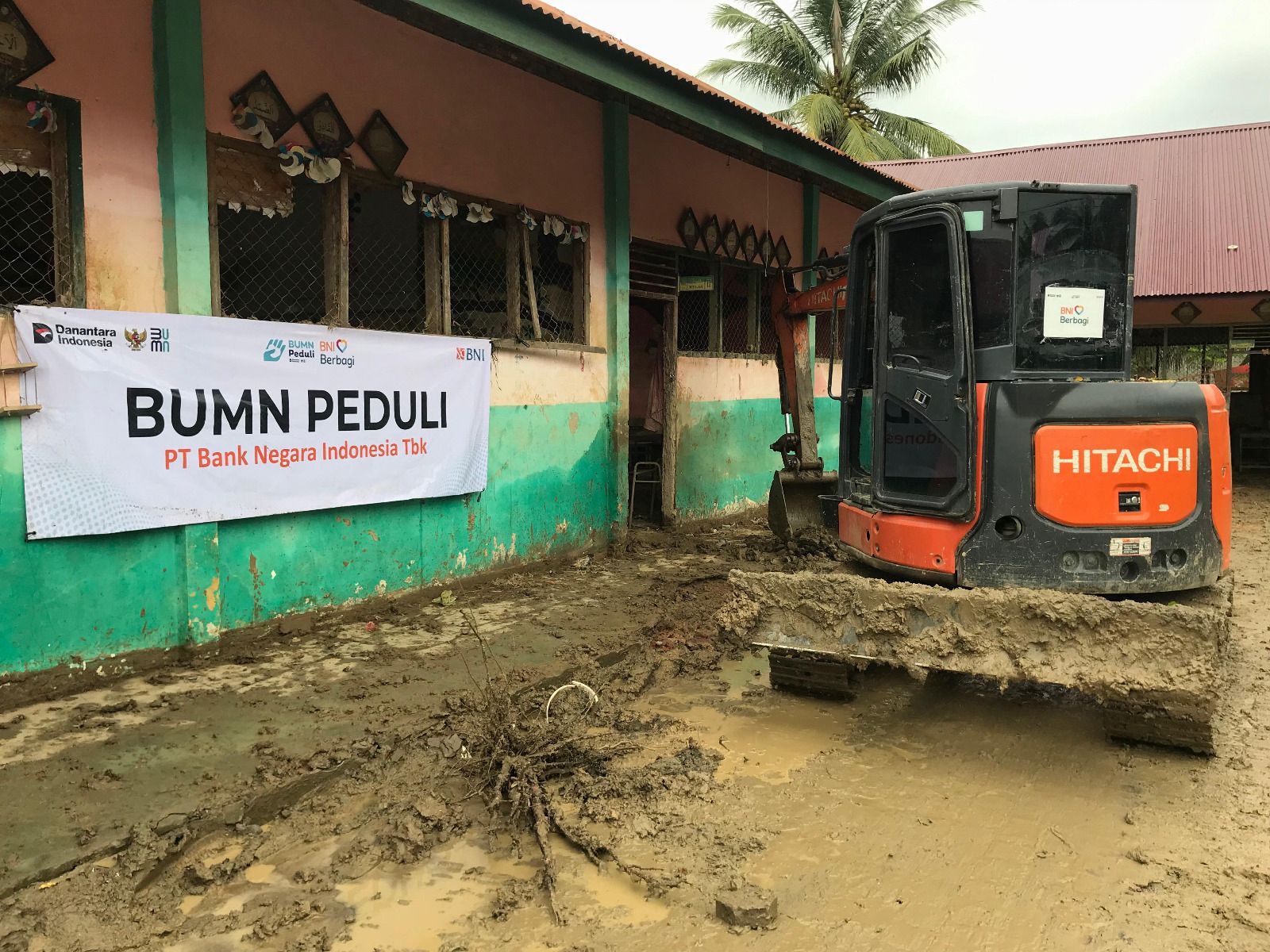 BNI Lakukan Pembersihan Sekolah Pascabanjir di Aceh Utara, Dorong Pemulihan Kegiatan Belajar
