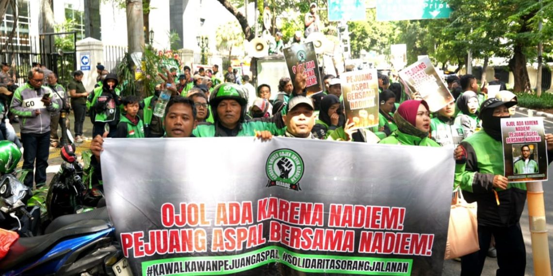 Driver Ojol hingga Figur Publik Hadir Beri Dukungan kepada Nadiem Makarim di Sidang Eksepsi