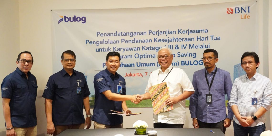 BNI Life Gandeng Perum BULOG Kelola Program Kesejahteraan Hari Tua Karyawan