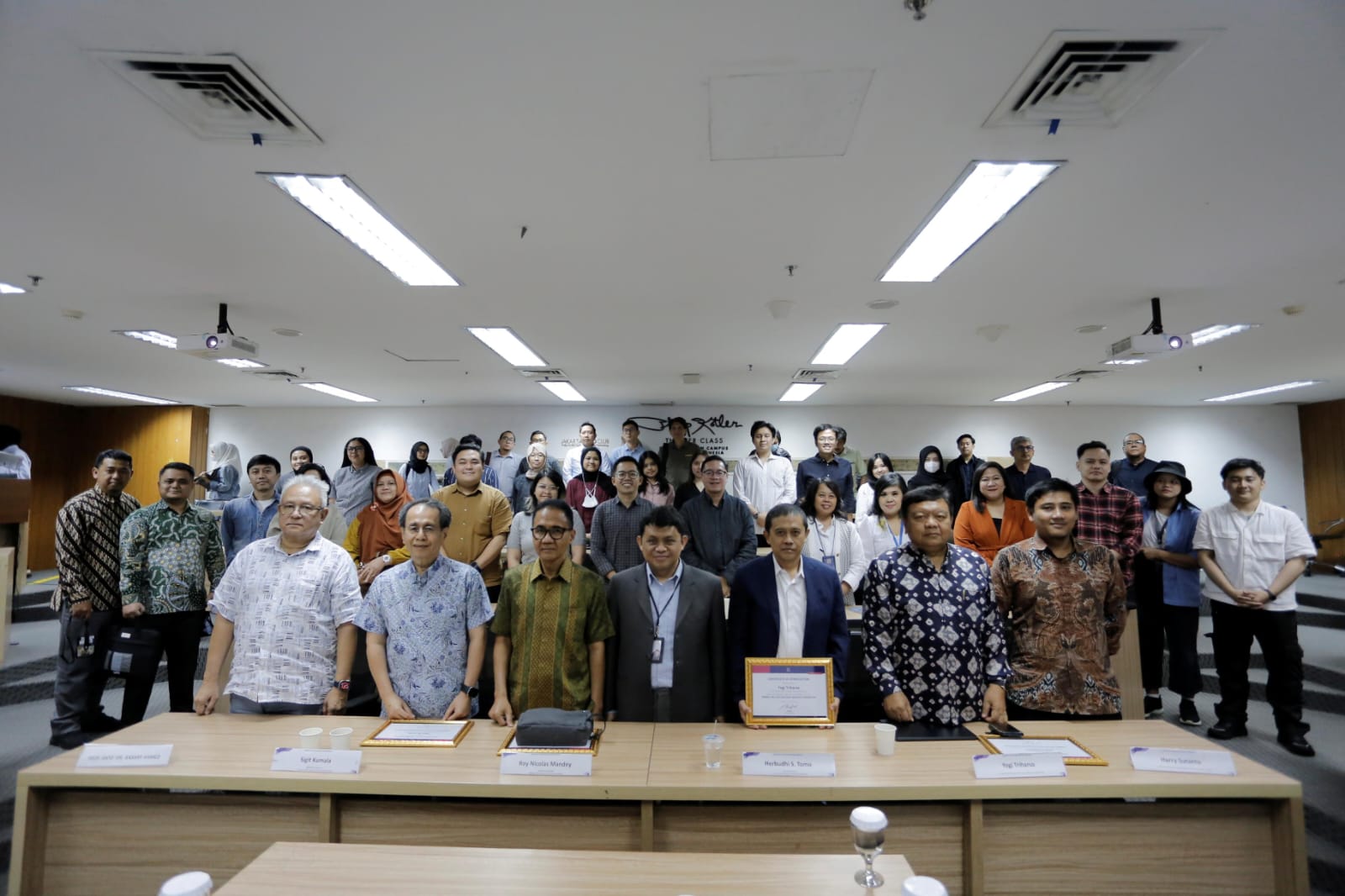 MCorp Soroti Tantangan Global dan Peran AI dalam Outlook Industri Indonesia 2026