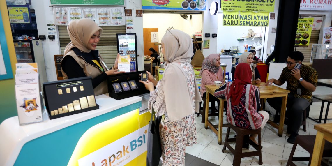 Layanan Digitalisasi UMKM di Pasar Melalui Lapak BSI