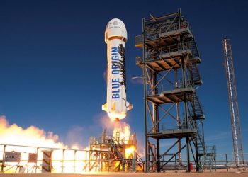 Blue Origin Hentikan Penerbangan Roket Wisata Antariksa New Shepard