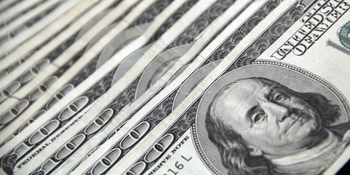 Dolar AS Menggila di Awal Perdagangan, Rupiah ke Rp 16.900-an