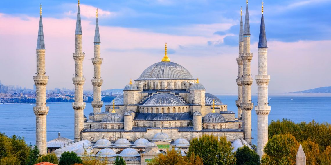 Mengulik Sejarah Sultan Ahmed Mosque, Masjid Ikonik Turki