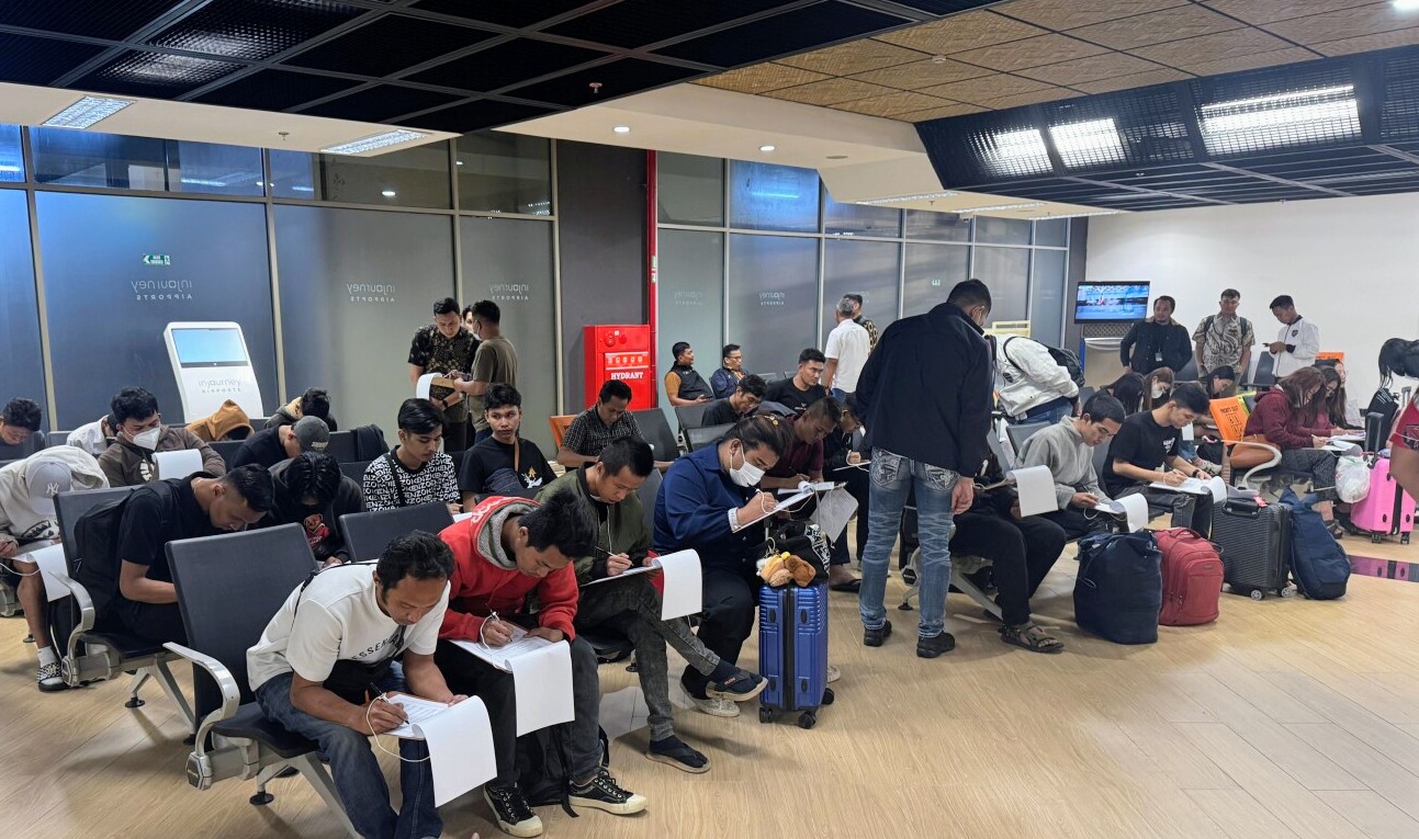 Puluhan WNI Terkait Kasus Penipuan Online di Kamboja Dipulangkan ke Tanah Air