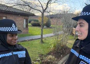 Demi Keamanan, Polisi Inggris Kini Pakai Hijab Khusus untuk Petugas