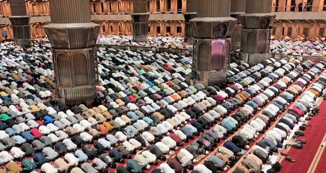 Sejarah Salat Tarawih: Dari Qiyam Ramadan hingga Tradisi Berjamaah