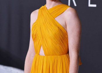 Bintang The Crown Claire Foy Ungkap Pernah Mengidap Parasit Internal Selama 5 Tahun