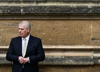 Foto Terbaru Berkas Epstein Diduga Tampilkan Mantan Pangeran Andrew Di Lantai Bersama Seorang Perempuan