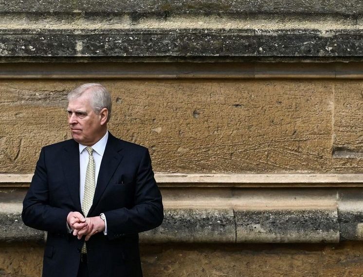 Foto Terbaru Berkas Epstein Diduga Tampilkan Mantan Pangeran Andrew Di Lantai Bersama Seorang Perempuan