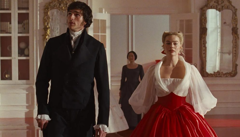 Adaptasi “Wuthering Heights” Yang Dangkal Namun Berkilau Di Bawah Matahari